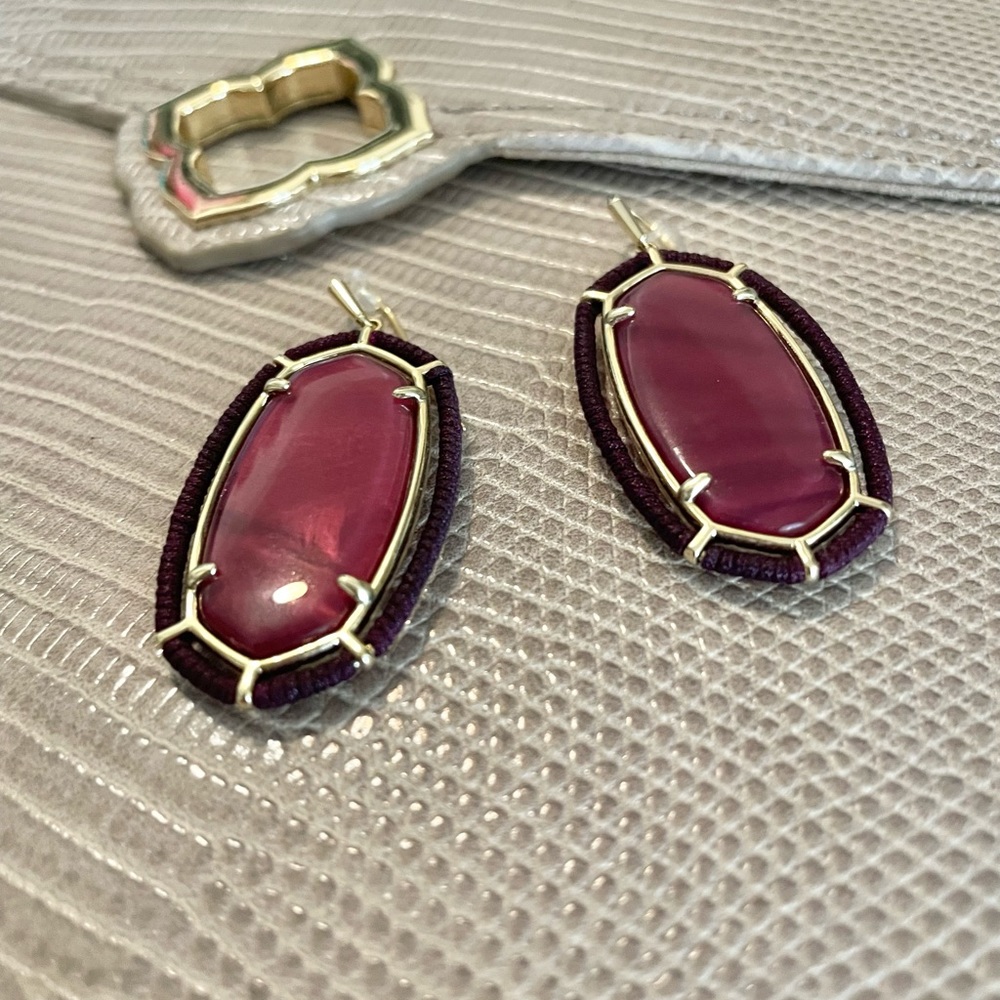 Threaded Elle ahold Drop Earrings in Burgundy Illusion